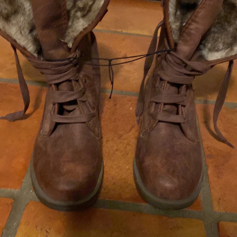 Boots - Picture 7 of 8